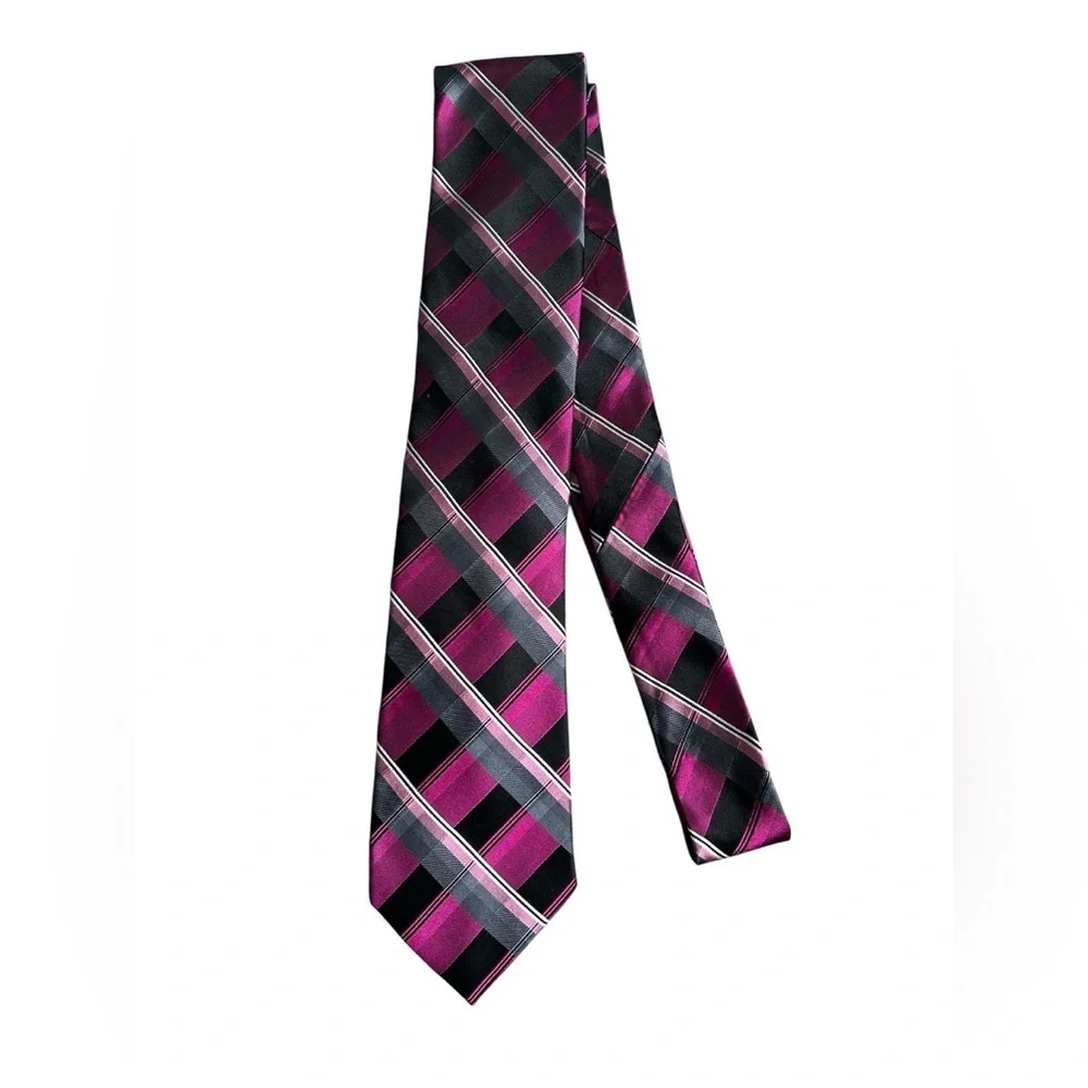 Arrow 100% silk men’s tie in fuschia and black plaid